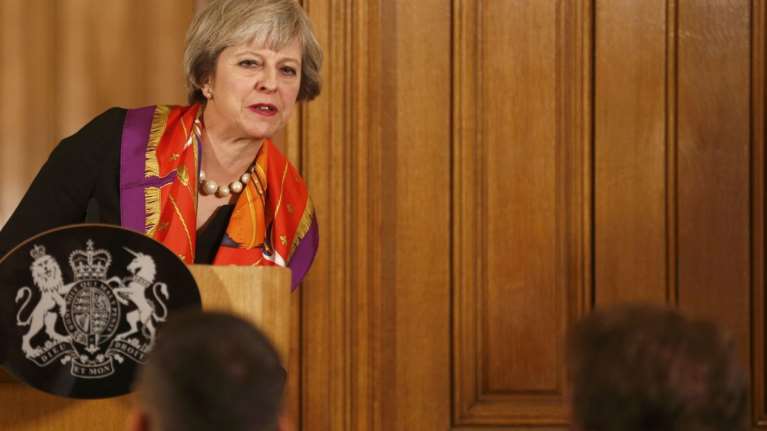 Μέι: Η όποια παράταση να μας δίνει τη δυνατότητα να φύγουμε