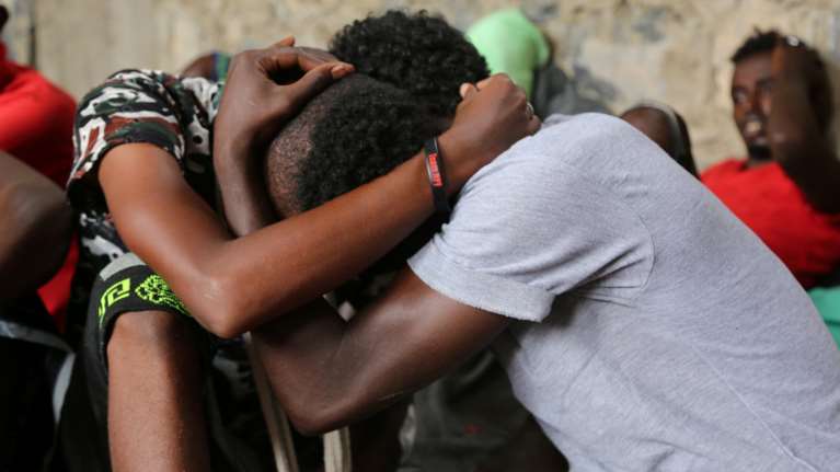 Πλοίο με μετανάστες παγιδευμένο ανάμεσα σε Μάλτα και Ιταλία