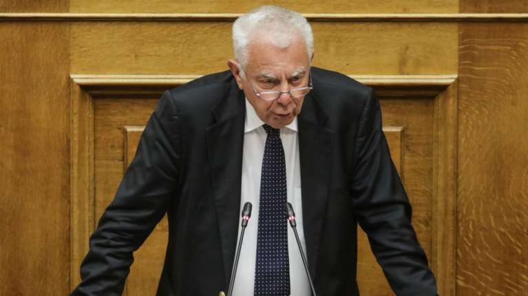 Πικραμμένος για Novartis: Φαρσοκωμωδία με πολύ κακό συγγραφέα