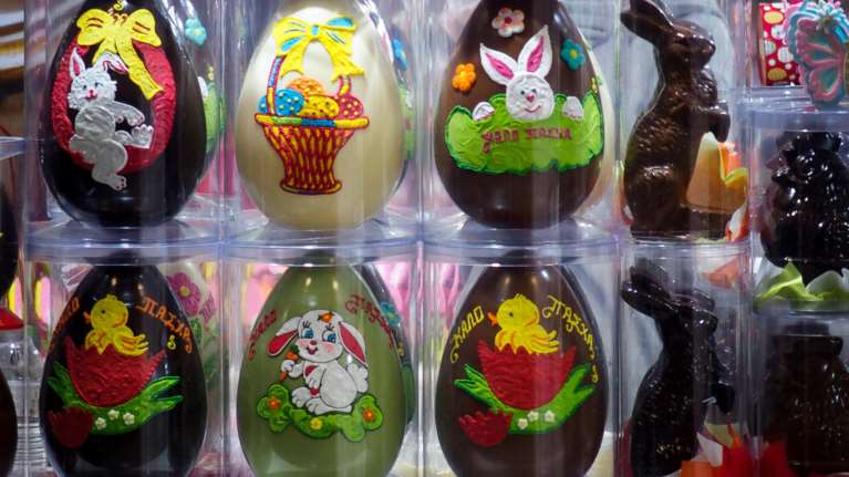 Το εορταστικό ωράριο των καταστημάτων για το Πάσχα