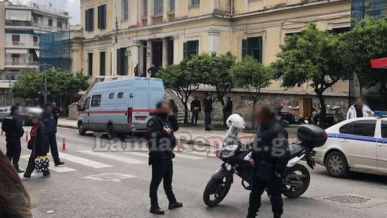 Διακοπή της δίκης Κορκονέα μετά από τηλεφώνημα για βόμβα