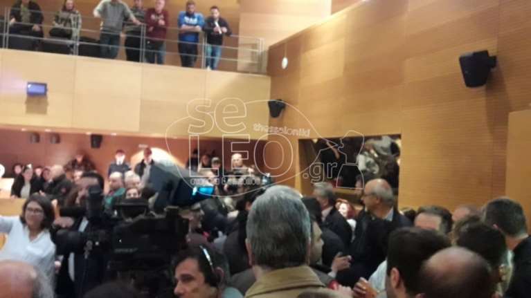 Κάτοικοι διέκοψαν το δημοτικό συμβούλιο Θεσσαλονίκης
