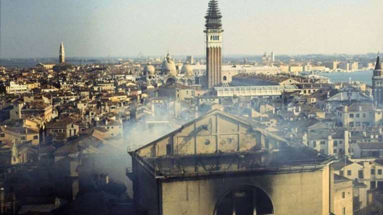 Μήνυμα υποστήριξης για την Νotre Dame από το La Fenice που κάηκε το 1996