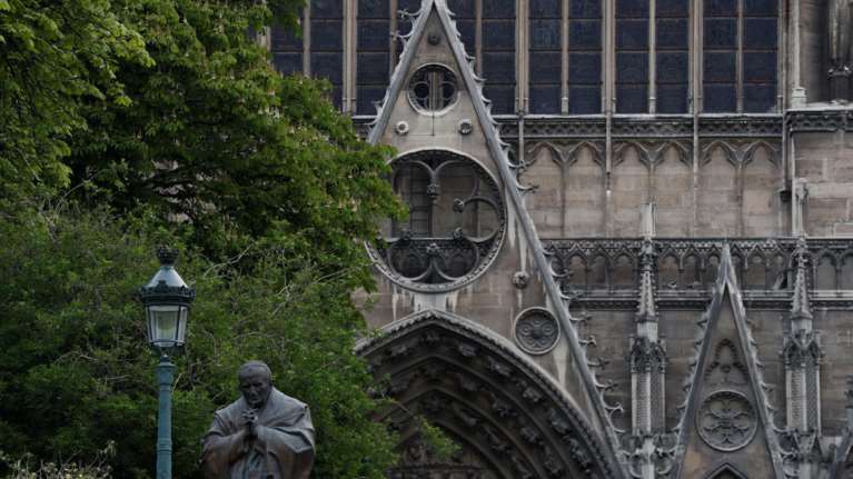 Δωρεές εκατομμυρίων ευρώ των μεγάλων οίκων για την Notre Dame