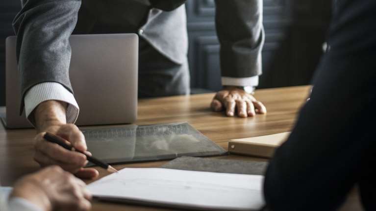 Τρεις στις δέκα υποθέσεις οφειλών έχουν ρυθμιστεί μέσω εξωδικαστικού