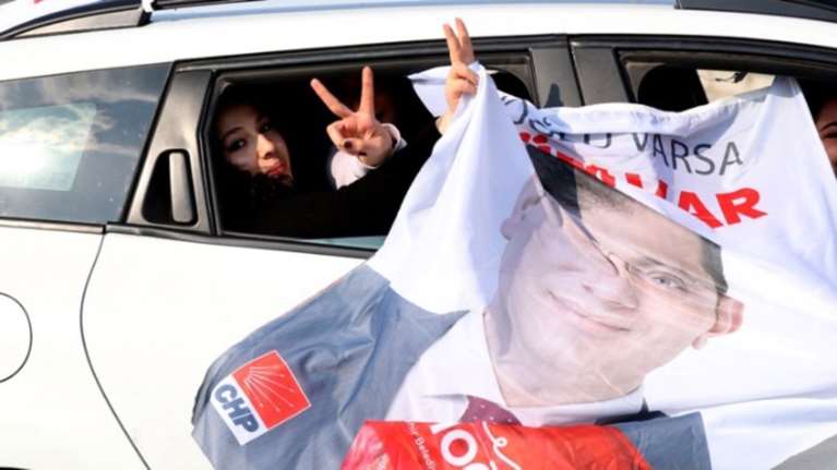 Ο Εκρέμ Ιμάμογλου ανακηρύχθηκε νικητής στην Κωνσταντινούπολη