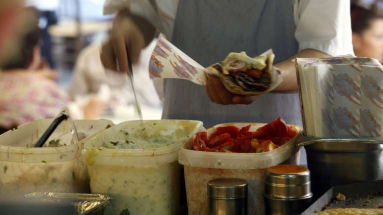 Έρχονται αυξήσεις στα σουβλάκια, προλάβετε τα καλύτερα