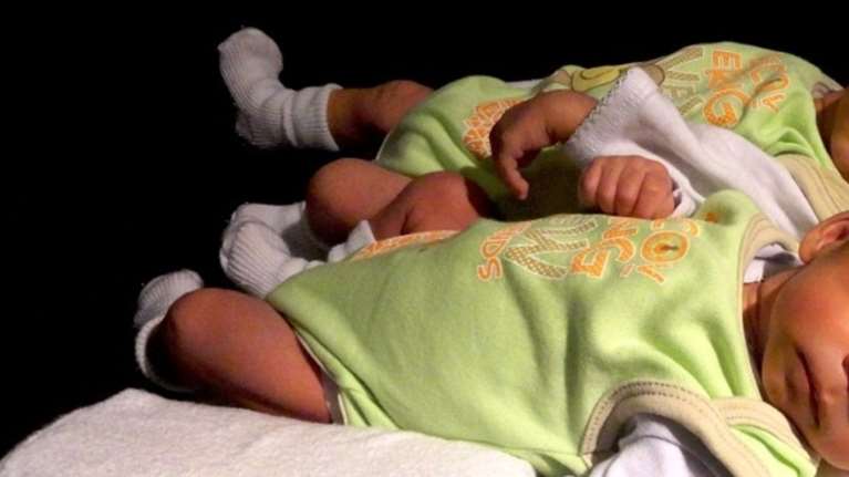 Ιταλία: Γέννησε δίδυμα με δύο μήνες διαφορά