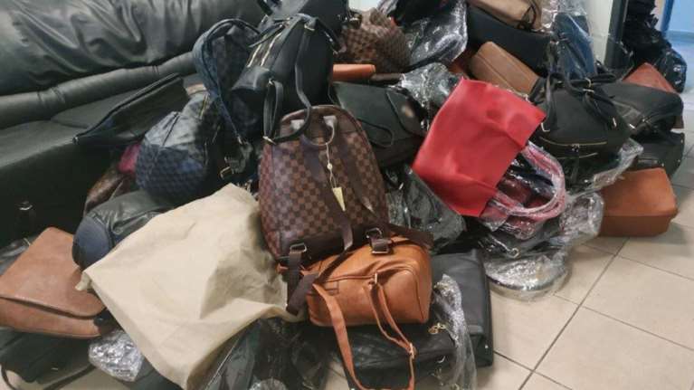 Έξι συλλήψεις στην Αθήνα για παρεμπόριο