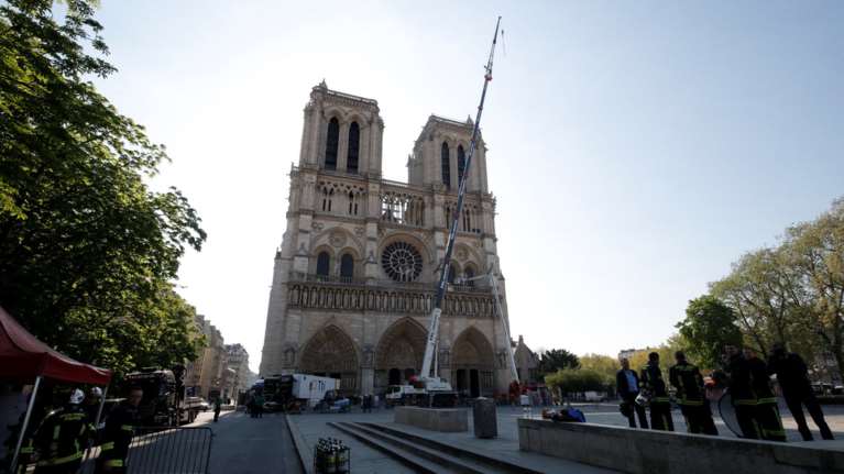 Καταγγελίες για εκκλήσεις δωρεών-απάτη για την Παναγία των Παρισίων