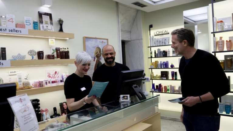 Ο Γερουλάνος με κατοίκους και καταστηματάρχες στην Πατησίων