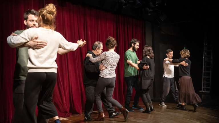 Πρόβες από μια τρελή ερωτική ανταλλαγή συντρόφων