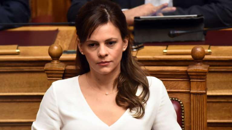 Αχτσιόγλου: Τι αλλάζει σε απολύσεις, 120 δόσεις και συντάξεις