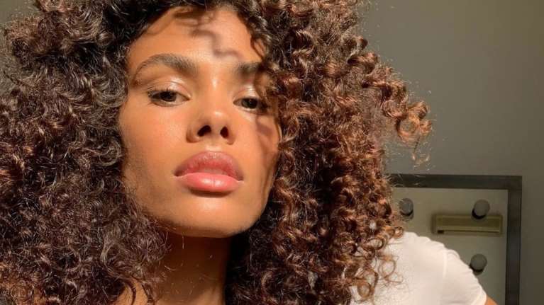 Γέννησε η 21χρονη σύζυγος του Βενσάν Κασέλ - Το φύλο και το όνομα του μωρού