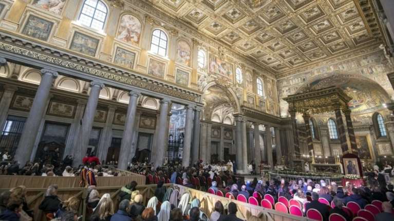 Πάσχα πάνω σε καμπαναριό έκαναν δύο απολυμένοι στην Ιταλία