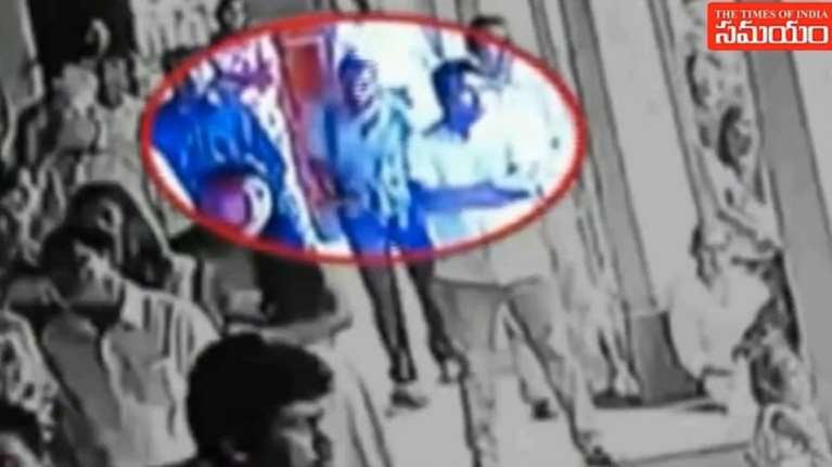 Η στιγμή που καμικάζι μπαίνει σε εκκλησία στη Σρι Λάνκα (βίντεο)