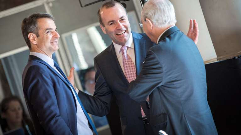 Στην Αθήνα ο Μάνφρεντ Βέμπερ, επίσκεψη με Μητσοτάκη σε Νεμέα και Ζάππειο