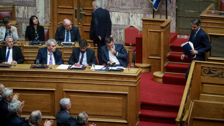 Γιατί η ΝΔ παίζει το χαρτί της μομφής - Αναβρασμός στον ΣΥΡΙΖΑ