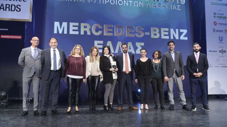 To Tμήμα Πωλήσεων Επιβατηγών της Mercedes-Benz Ελλάς στο βάθρο