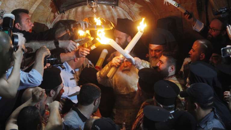 Πώς θα μεταφερθεί το Άγιο Φως το Μ. Σάββατο σε 14 προορισμούς