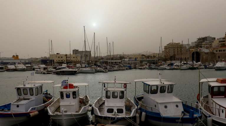 Ποιες πόλεις έχει «κρύψει» η αφρικανική σκόνη