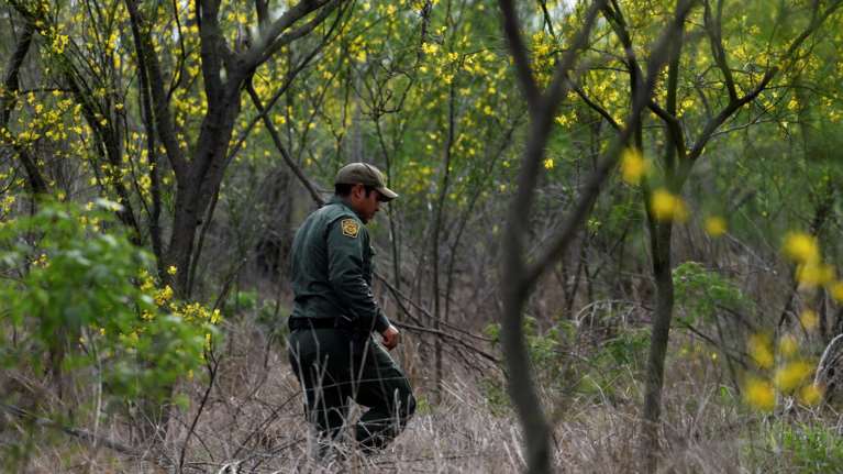 ΗΠΑ: Συνοριοφύλακες βρήκαν 3χρονο αγοράκι να περιφέρεται μόνο του