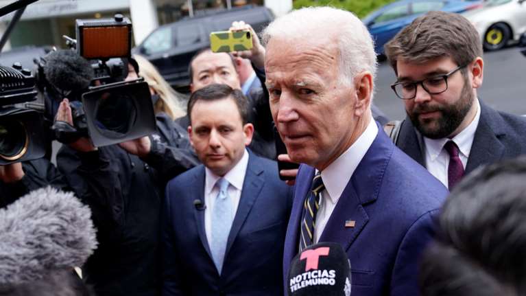 ΗΠΑ: Οκτώ μονάδες προηγείται ο Μπάιντεν έναντι του Τραμπ