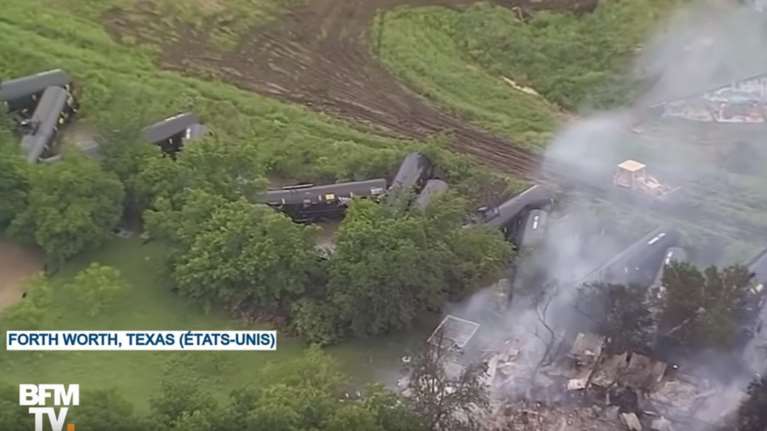 Τρόμος στο Τέξας: Εκτροχιάστηκε τρένο με αιθανόλη
