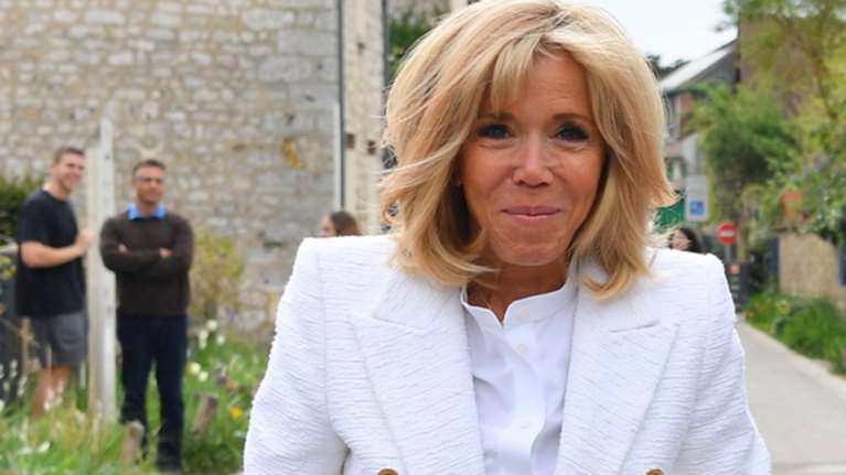 Η Μπριζίτ Μακρόν αποφάσισε να επιστρέψει στο ...σχολείο