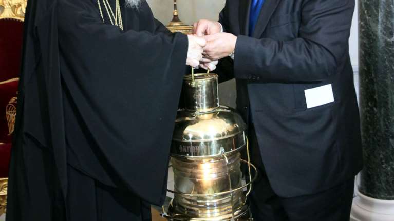 Στις 18:30 στην Αθήνα το Άγιο Φως με τιμές αρχηγού κράτους