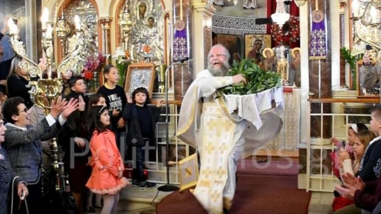 Η πρώτη Ανάσταση στη Χίο με ...ιπτάμενο ιερέα
