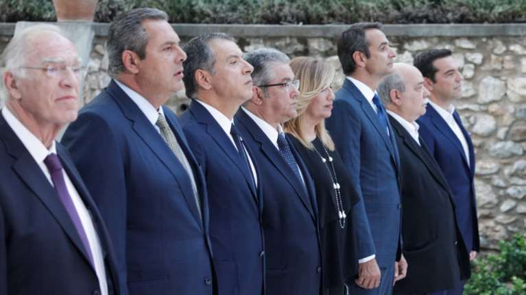 Με αναφορές στα μνημόνια τα αναστάσιμα μηνύματα πολιτικών αρχηγών