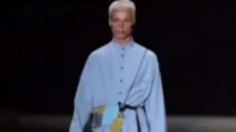 Η στιγμή της κατάρρευσης μοντέλου πάνω στην πασαρέλα