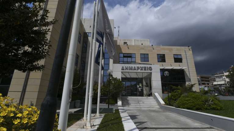 Νέα επίθεση του Ρουβίκωνα στο δημαρχείο Ηλιούπολης [video]