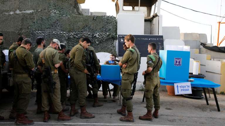 Το Ισραήλ μείωσε στα 6 ναυτικά μίλια τη ζώνη αλιείας στη Γάζα