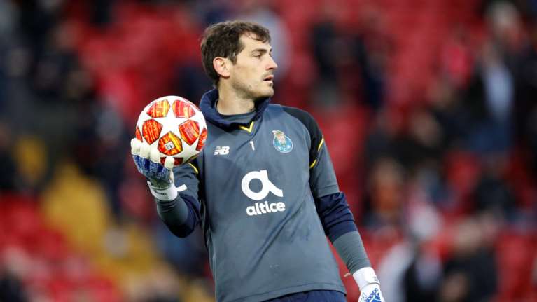 Ξανάβαλε φωτιά στο Τwitter ο Κασίγιας: &quot;Θέλω να πυροβολήσω τους όρχεις μου επτά φορές&quot;