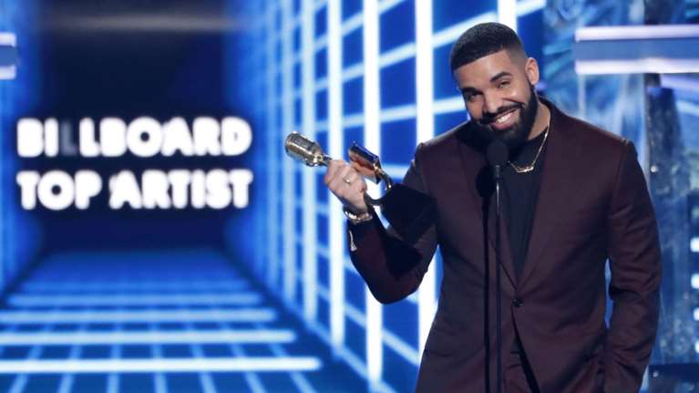 Σάρωσε ο Drake στα Billboard Αwards