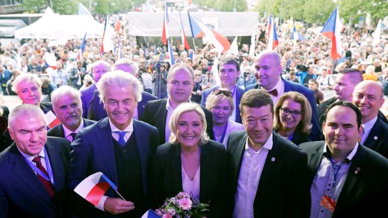 Γαλλία: Δύο δημοσκοπήσεις δείχνουν να προηγείται η ακροδεξιά