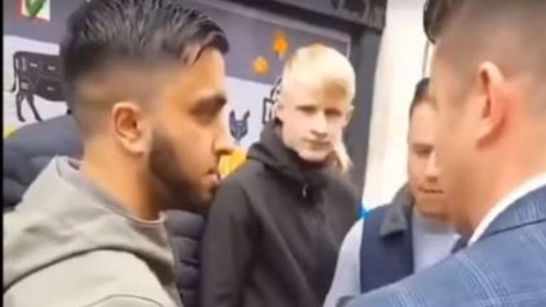 Έλουσαν με μιλκσέικ ακροδεξιό υποψήφιο ευρωβουλευτή