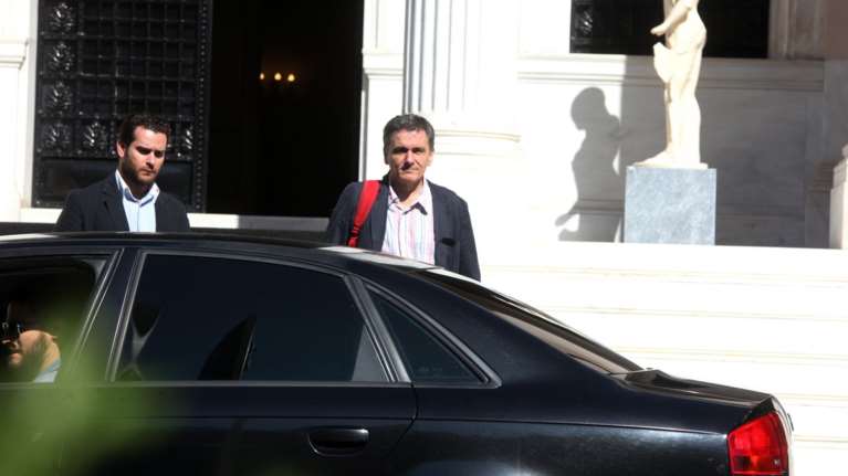 Σύσκεψη στο Μαξίμου για θετικά μέτρα και 120 δόσεις