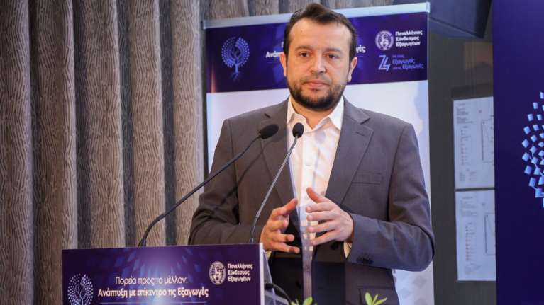 Σκληρή επίθεση Νίκου Παππά σε Πρώτο Θέμα και Μητσοτάκη