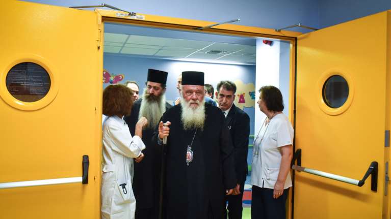 Ο Αρχιεπίσκοπος Ιερώνυμος στο Παίδων για την 8χρονη Αλεξία
