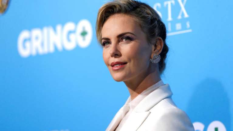 Η άγνωστη κόντρα με τη Τζολί και η αλήθεια από τα χείλη της Σαρλίζ