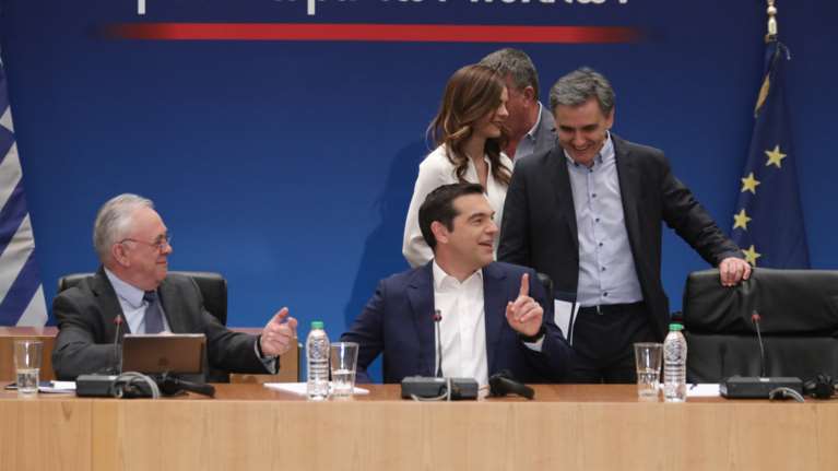 H ακτινογραφία των παροχών &amp; οι πολιτικές &quot;παγίδες&quot; του Τσίπρα