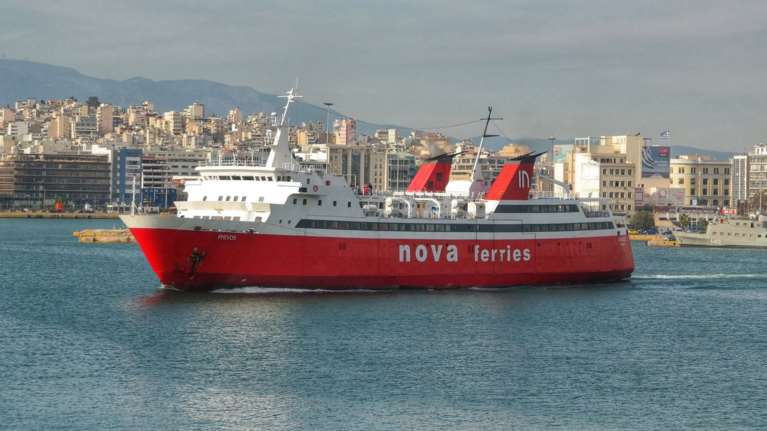 Μηχανική βλάβη στο επιβατηγό οχηματαγωγό πλοίο &quot;Φοίβος&quot;