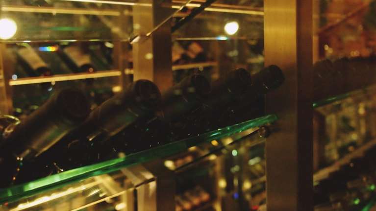 Παράνομα βότκα, ρετσίνα, τσίπουρο σε κάβες και μίνι μάρκετ