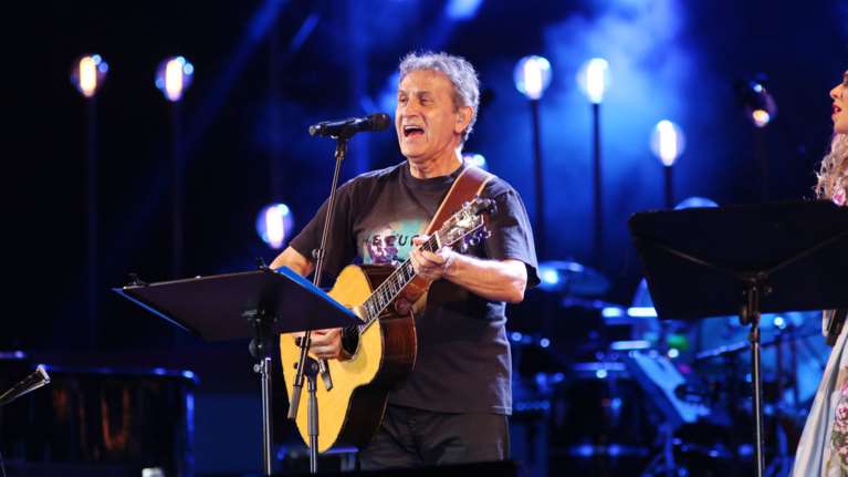 Γιώργος Νταλάρας: "Οφείλω να προστατεύσω ένα σύστημα αξιών που μου χάρισε η μητέρα μου"