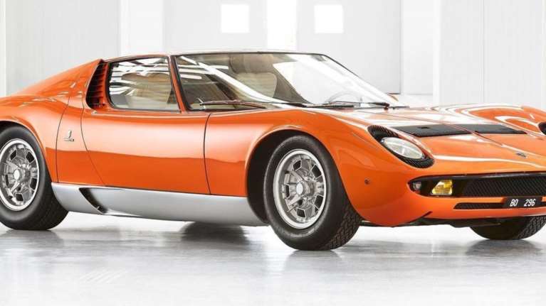 Ψάχνοντας την πορτοκαλί Miura P400 απο το «The Italian Job»