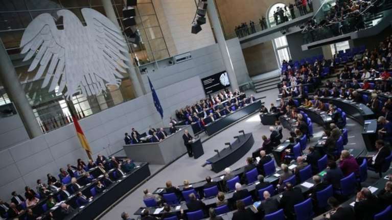 AfD: Η Ελλάδα να επιστρέψει τα 15 δισ. της τελευταίας δόσης