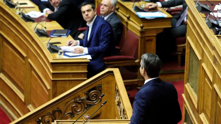 Ψήφος εμπιστοσύνης [live]: Β&#39; γύρος αντιπαράθεσης των αρχηγών